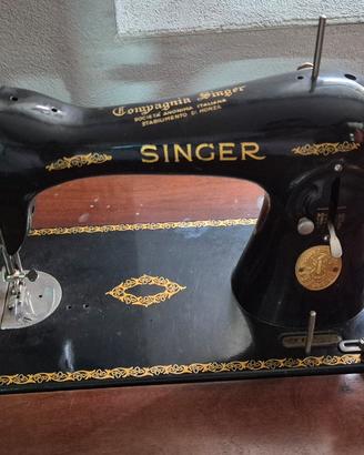 macchina per cucire Singer con mobiletto