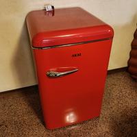 Frigorifero piccolo rosso