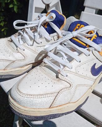 Nike Force pelle numero 44.