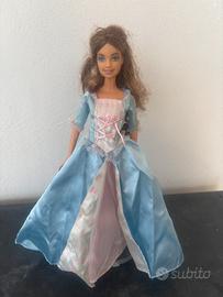 Barbie ERIKA principessa e la povera DISCRETA