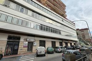 Immobile di 400 m² con 2 locali a Frosinone
