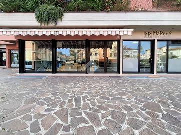 NEGOZIO A DESENZANO DEL GARDA