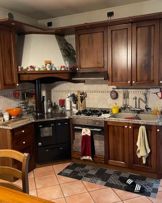 Cucina in legno massiccio