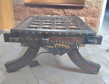 Tavolino etnico in legno massiccio e ottone
