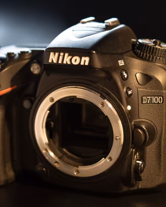 Nikon D7100 11k scatti 100% funzionante