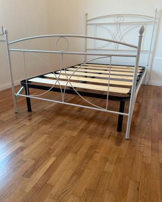 Letto una piazza e mezza in ferro bianco-con doghe