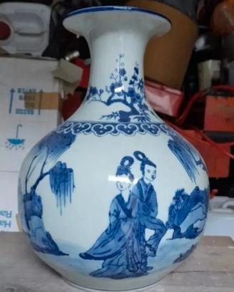 Vaso Cinese in Porcellana Bianca e Blu 