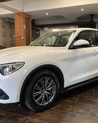 Alfa Romeo Stelvio 2.2 Turbodiesel 180 CV AT8 RWD 