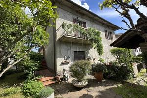 Appartamento di 280 m² con 4 locali e box auto a C