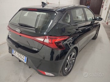 Hyundai i20 Hybrid 2023 alluvionata in garage