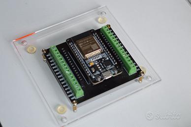 schede elettroniche con ESP32 WROM