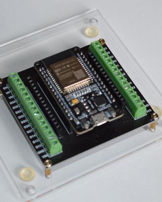 schede elettroniche con ESP32 WROM