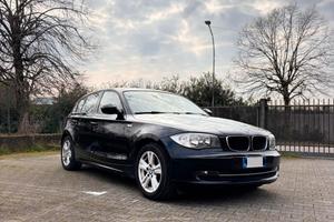 BMW SERIE 1 E87 2011 118i BENZINA 