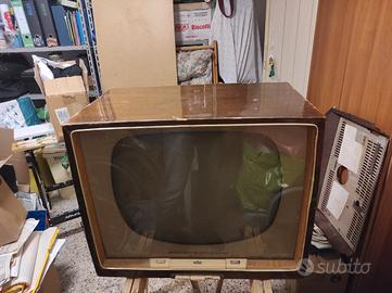 TV epoca Braun a valvole scocca in legno