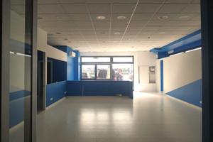 Negozio vetrinato con magazzino