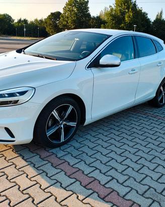 Volvo V40 2.0 d2 R-design Momentum my17