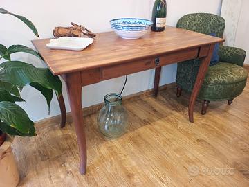 Tavolo legno con cassetto 