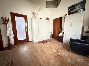 2 LOCALI A GORLAGO