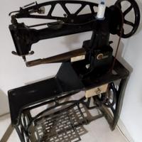 Macchina da cucire da calzolaio d’epoca a pedale
