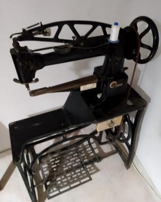 Macchina da cucire da calzolaio d’epoca a pedale