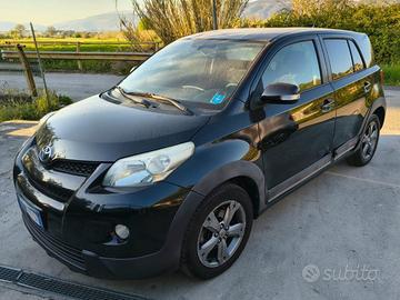 Toyota Urban Cruiser D-4D AWD con gancio traino