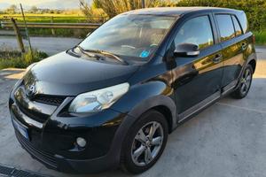 Toyota Urban Cruiser D-4D AWD con gancio traino