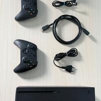 Xbox X  (1 TB) + Accessori