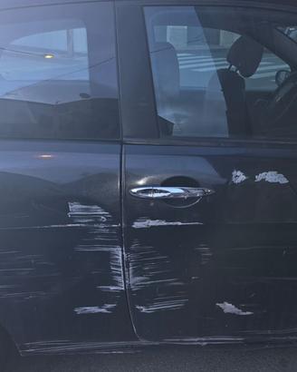 Automobile  Lancia Y Nero