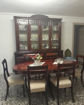 Elegante sala da pranzo completa in legno