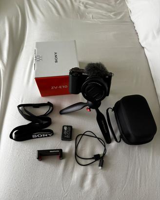 Sony ZVE10 con obbiettivo 16-50 e accessori
