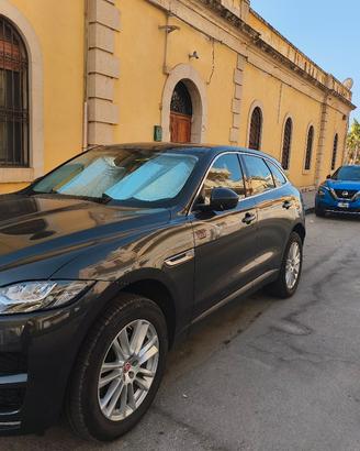 Jaguar f pace 