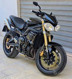 TRIUMPH STREET TRIPLE 675 Accessoriata e perfetta
