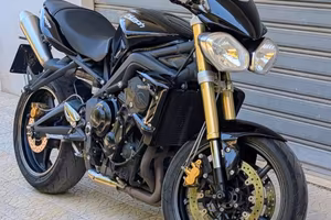 TRIUMPH STREET TRIPLE 675 Accessoriata e perfetta