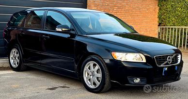 Volvo V50 D2 R-design neopatentati euro5B
