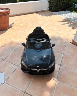 Macchina Merdedes elettrica per bambini