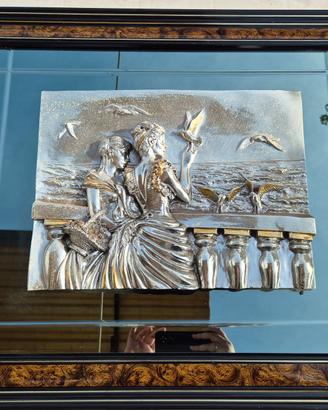 Quadro con bassorilievo con figure femminili