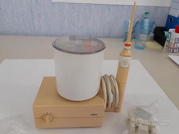 Dispositivo elettrico per l'irrigazione dentale.