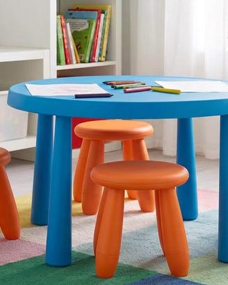 2 tavoli con 7 sgabelli IKEA