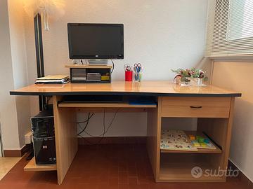 Scrivania Porta PC robusta con ripiani estraibili