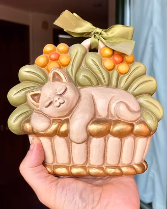 FORMELLA THUN “GATTO DORMIENTE CON 💐”