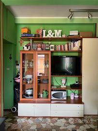 Parete attrezzata in legno con vetrinetta+vano TV