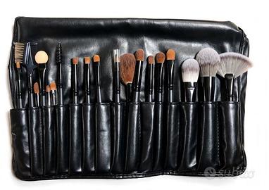 Set 24 pennelli trucco professionali con cintura