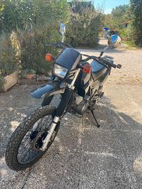 Yamaha XT600 completamente restaurata FULL BLACK