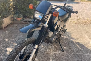Yamaha XT600 completamente restaurata FULL BLACK