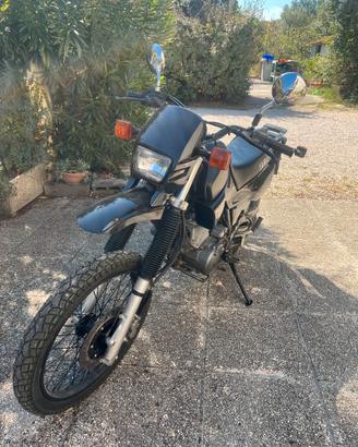 Yamaha XT600 completamente restaurata FULL BLACK