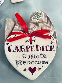 Cuore decorativo in ceramica  dipinto a mano
