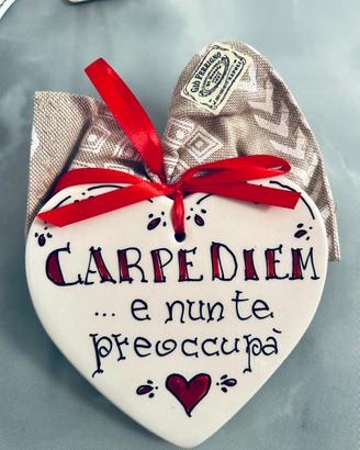 Cuore decorativo in ceramica  dipinto a mano