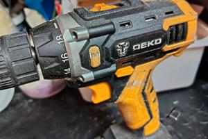 Trapano avvitatore con  2  batterie