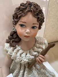 Bambola in porcellana Sibania Gaia cm22