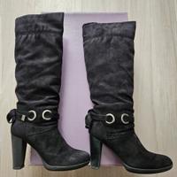 Stivali sotto ginocchio camoscio neri con tacco 